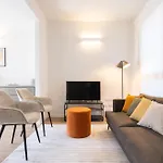 Guesthost - Glam Flat