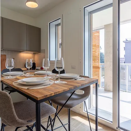 Guesthost - Glam Flat Apartamento