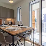 Guesthost - Glam Flat Lägenhet
